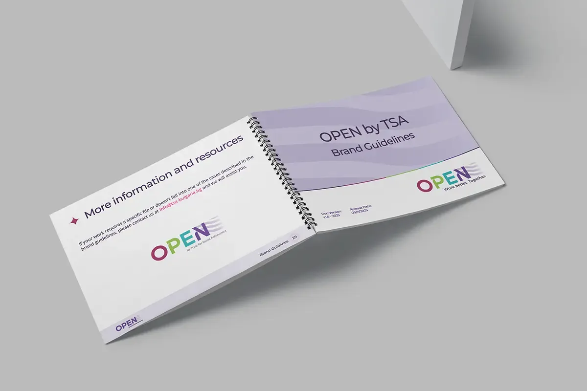 Разтворена книжка с Brand Guidelines за OPEN by TSA, показваща корица и страница с допълнителна информация
